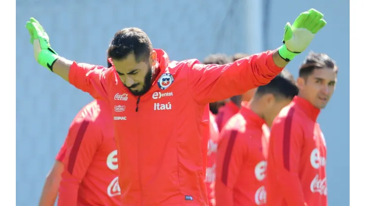 "La decisión de ellos nos cayó como patada en la guata": Johnny Herrera se lanza con todo contra la Roja