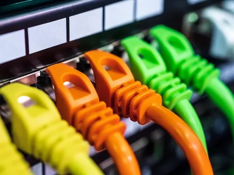 España aprueba polémico decreto que permitirá cortar internet para asegurar el orden público