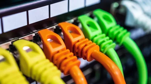 España aprueba polémico decreto que permitirá cortar internet para asegurar el orden público