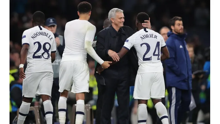 Mou debuta en casa dando vuelta un 0-2 y gana aplausos