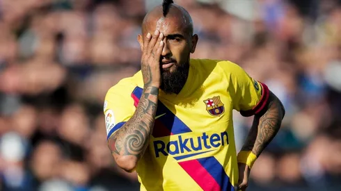Vidal se tapa un ojo por Chile.