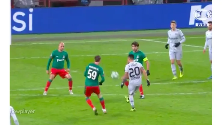 ¡Tremendo lujo de Charles! Aránguiz mete un pase magistral para el segundo gol del Leverkusen ante el Lokomotiv