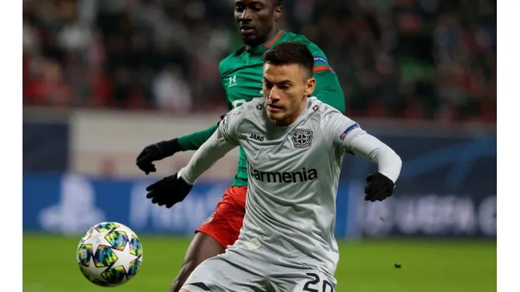 Bayer Leverkusen consigue valioso triunfo en Champions League con Charles Aránguiz como figura