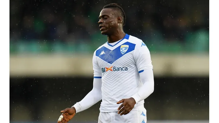 Mario Balotelli ya lidió con un episodio violento de racismo hace poco.