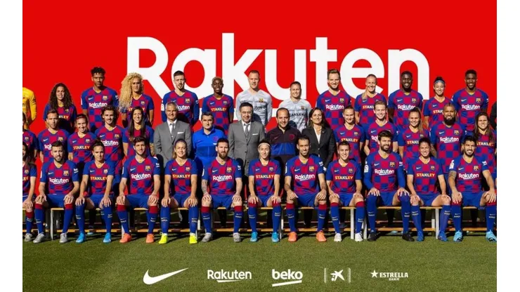Los planteles unidos del Barcelona se tomaron la foto oficial de la temporada