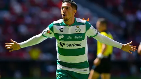 Diego Valdés anota un golazo de tiro libre en duelo entre Santos y Toluca