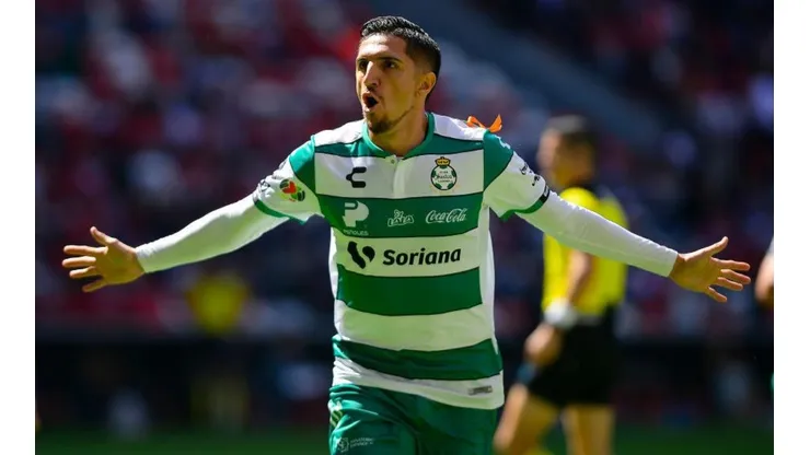 Diego Valdés anota un golazo de tiro libre en duelo entre Santos y Toluca