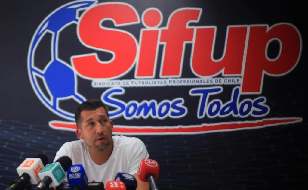 La ANFP arremetió con todo contra el Sifup y Luis Marín por el paro. Foto: Photosport.