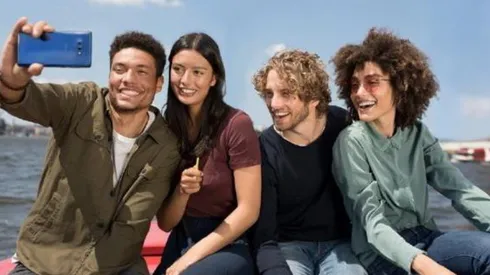 Seguro que nunca pensaste que sería posible manejar tu celular sin tocarlo