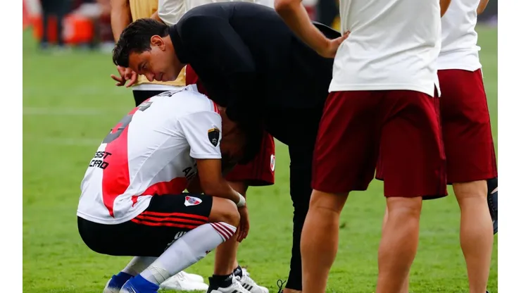 Gallardo levanta a un abatido Paulo Díaz.