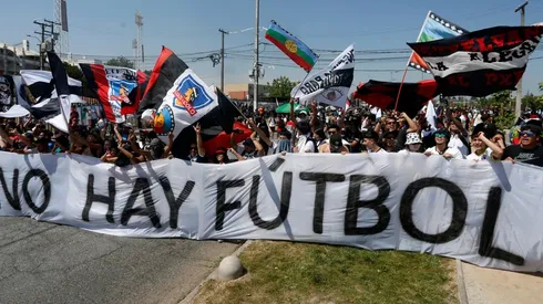 Alertan a la ANFP de posible protesta de barristas de Colo Colo en la sede del fútbol chileno.