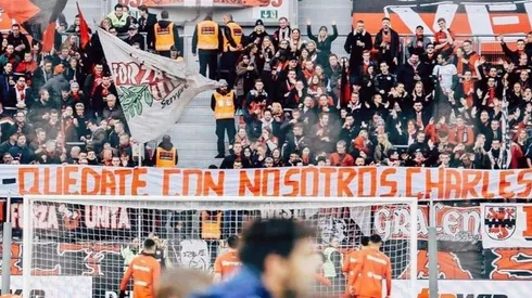 "Quédate con nosotros Charles", la bandera del Leverkusen para el Príncipe
