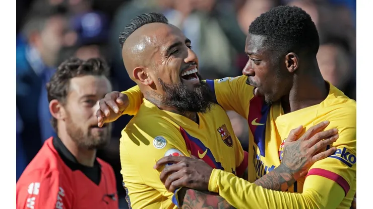 Prensa española llena de flores a Arturo Vidal