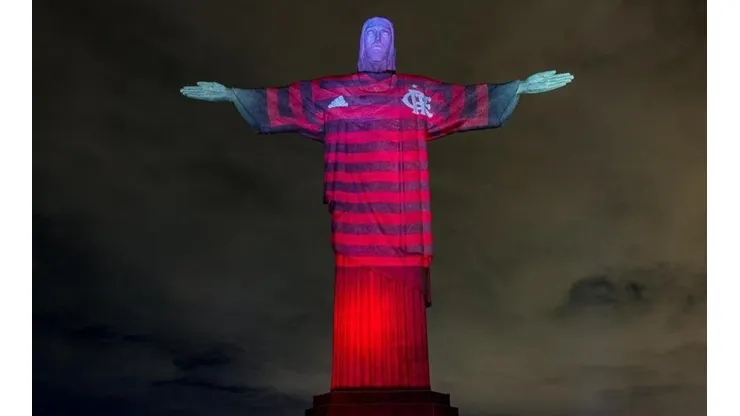 El Cristo Redentor con los colores del Mengao.