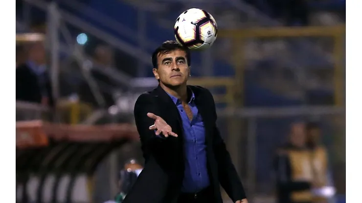 Gustavo Quinteros está con las demandas, pero quiere jugar