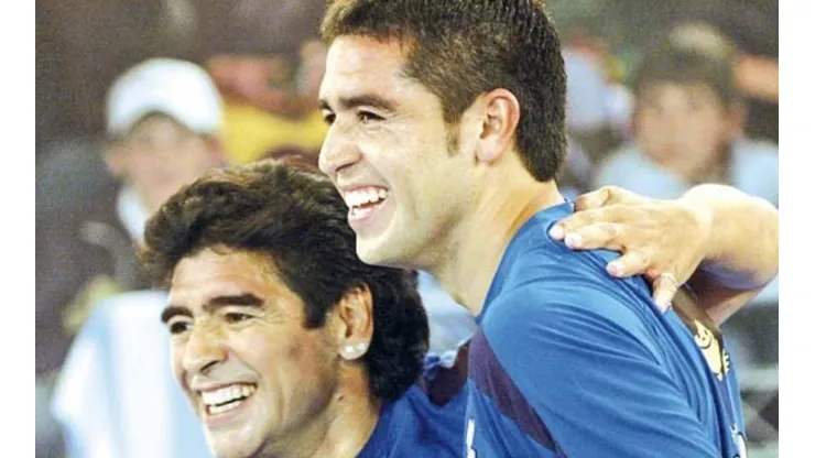 Duelo de Titanes: Maradona acusa a Riquelme de venderse al mejor postor