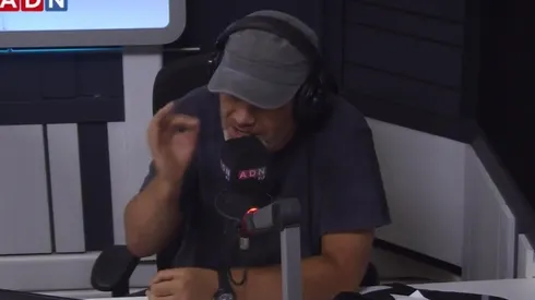 Guarello contra las barras.