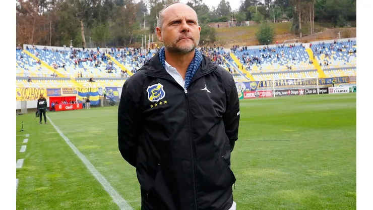 DT de Everton: "No podemos faltar a trabajar"