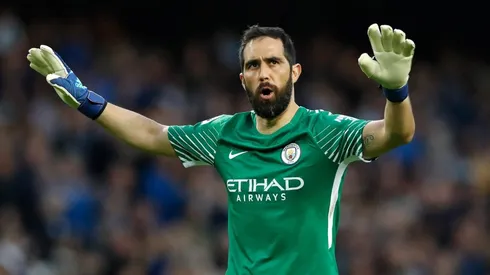 Claudio Bravo está en la incertidumbre sobre si será titular ante Chelsea