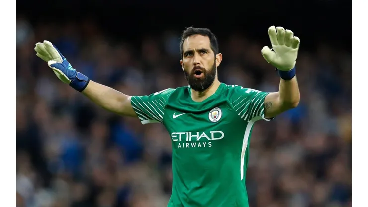 Claudio Bravo está en la incertidumbre sobre si será titular ante Chelsea