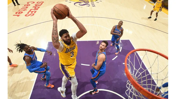 Video | Los Lakers vencen a los Thunder con Davis y James a gran nivel