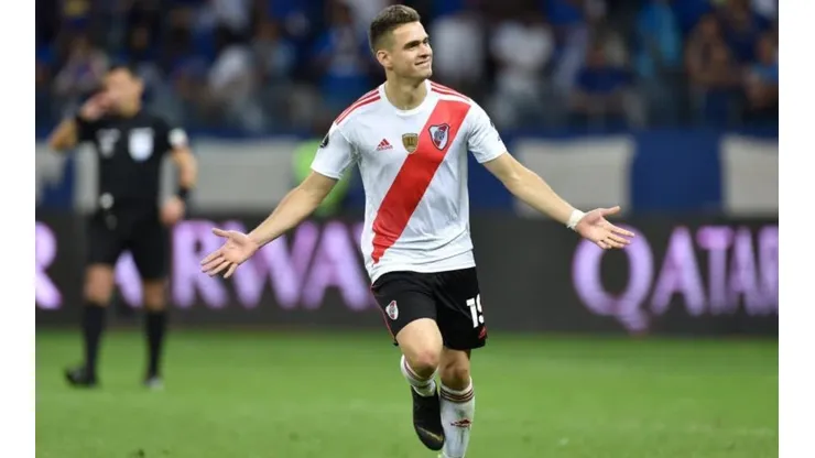 El colombiano Santos Borré le toca la oreja a Boca Juniors