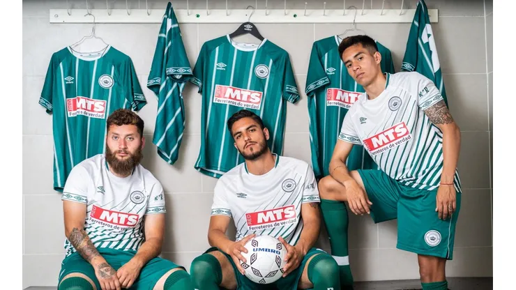 Umbro lanzó al mercado la camiseta oficial del popular club de la comuna de San Joaquín.