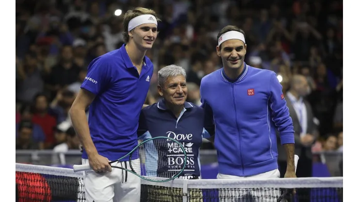 Zverev junto a Federer antes de la exhibición en Chile.