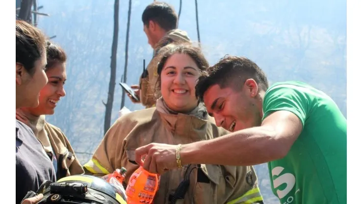 ¡Bonito gesto! Wanderers va en ayuda de compañía de bomberos