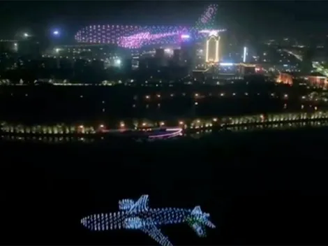 Impresionante: En China 800 drones se unieron para formar un avión en el cielo