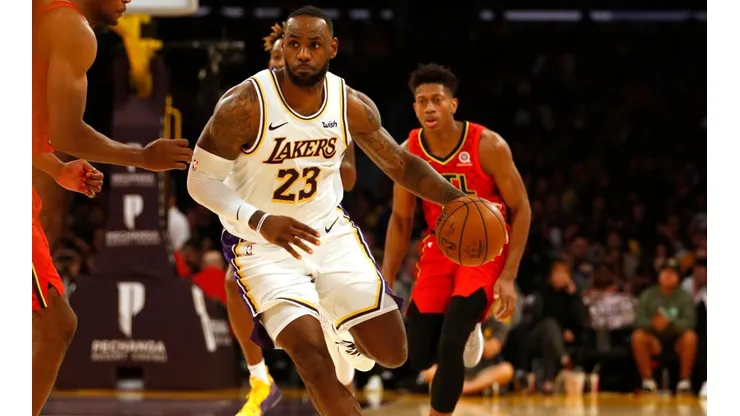 Video | Los Lakers se lucen ante la presencia de Kobe Bryant y aplastan a los Hawks