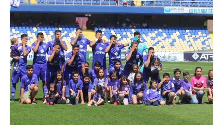 El plantel del Lila con un ojo tapado.