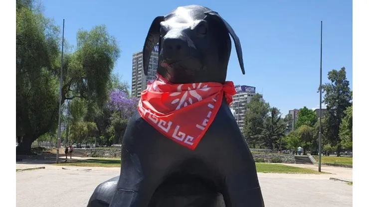 Instalan escultura del "Negro Matapacos"