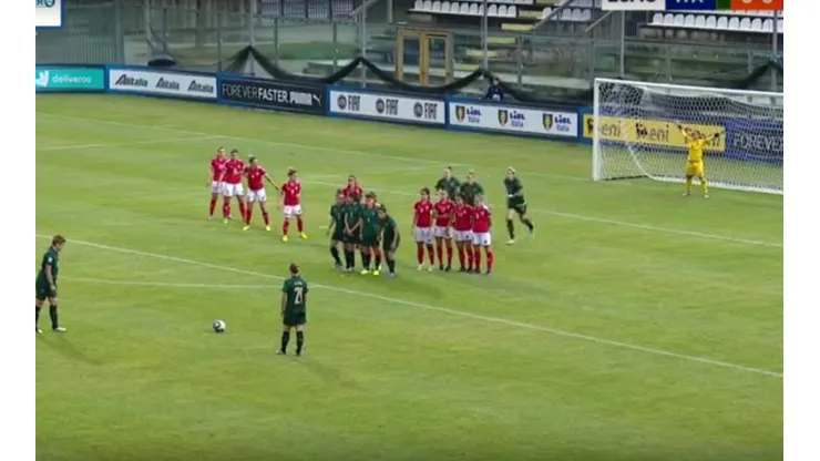 Las italianas deslumbraron con este tiro libre en las clasificatorias para la Eurocopa
