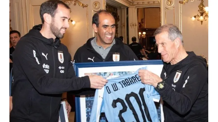 El Maestro Tabárez entra al libro de Récords Guinness por sus 200 partidos