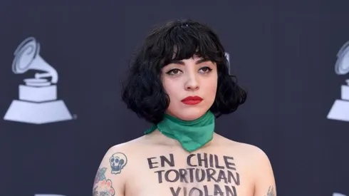 La radical protesta de Mon Laferte en los Latin Grammy