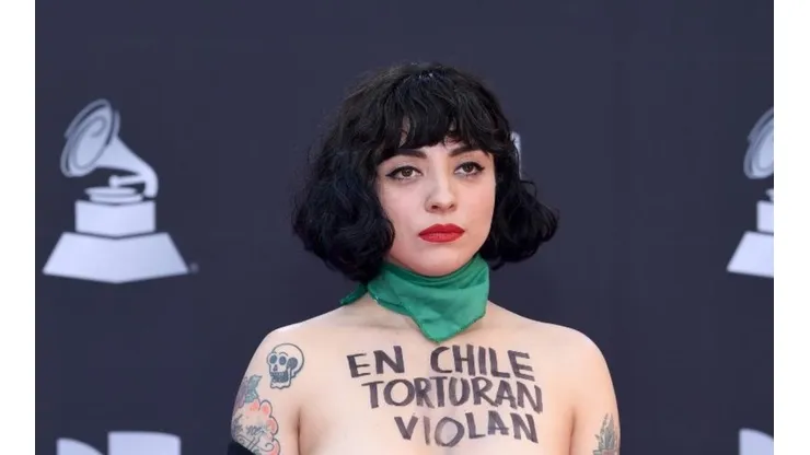 La radical protesta de Mon Laferte en los Latin Grammy