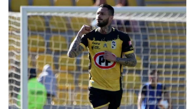 Pinilla festeja el paso a una nueva Constitución.