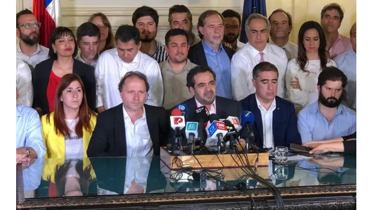 Oposición y oficialismo firman "Acuerdo por la Paz y una Nueva Constitución"