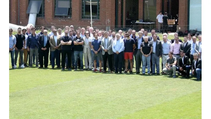 La cumbre histórica: ANFP, jugadores, técnicos, árbitros y todos los estamentos del fútbol que se reunieron hoy.