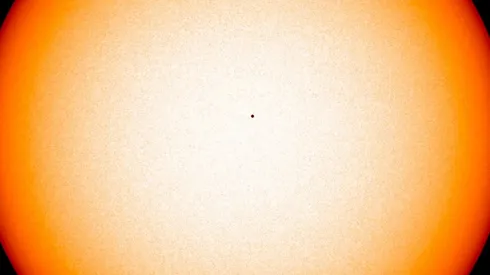 Impresionante registro de la NASA muestra el paso de Mercurio frente al Sol