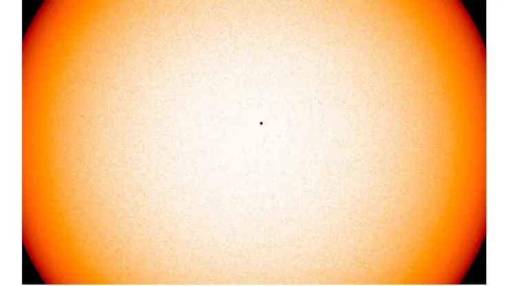Impresionante registro de la NASA muestra el paso de Mercurio frente al Sol