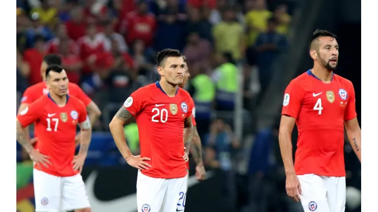 El camarín de la Roja decidirá qué pasa con el partido con Perú dada la crisis social en Chile.