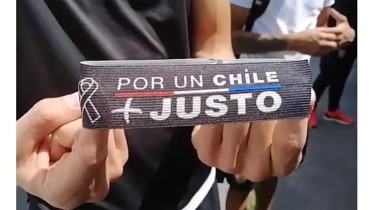 El brazalete del fútbol chileno.