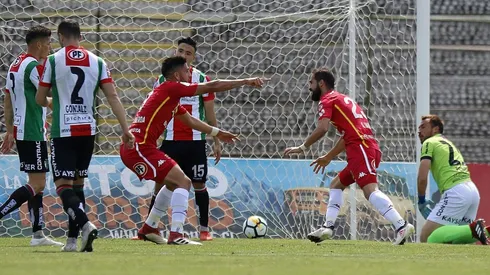 Palestino-Unión Española reiniciará el fútbol este viernes a las 16:00 horas