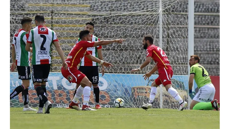 Palestino-Unión Española reiniciará el fútbol este viernes a las 16:00 horas