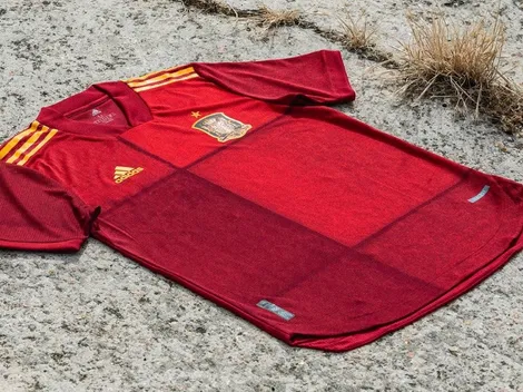 España estrena nueva camiseta para la Eurocopa, con mucha "calle"