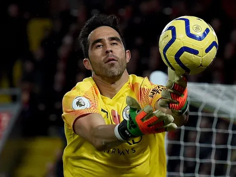 The Sun: A Claudio Bravo se le vio nervioso con el balón en los pies