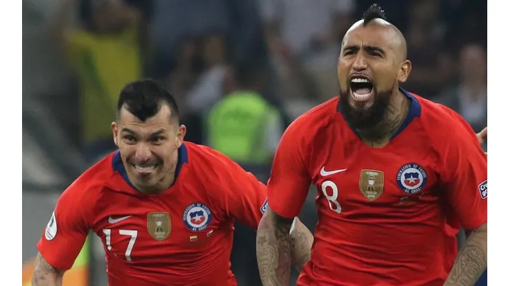 La Roja tiene nómina reducida y "extranjera" para el amistoso ante Perú