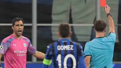 Ex DT de Alexis le presta el ropero completo a Claudio Bravo